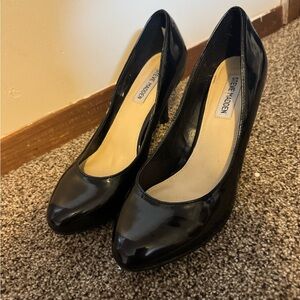 Like new Steve Madden black patent leather pumps size 8.5